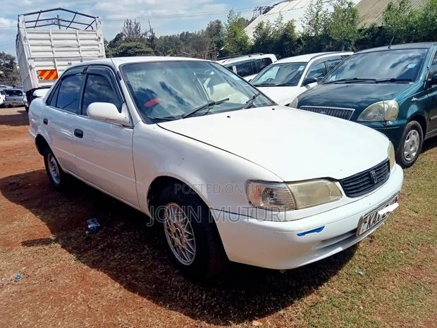 Toyota Corolla 1997 White