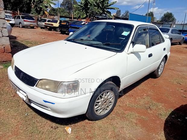 Toyota Corolla 1997 White