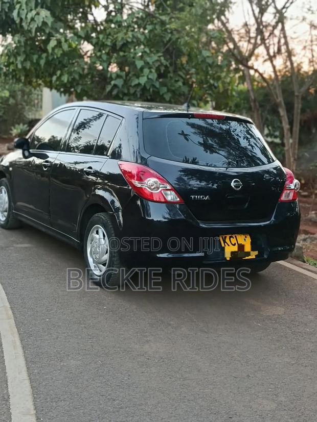 Nissan Tiida 2011 Black