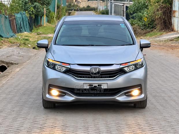 Honda Shuttle 1.5 Hybrid 2WD 2019 Gray