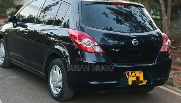 Nissan Tiida 2011 Black