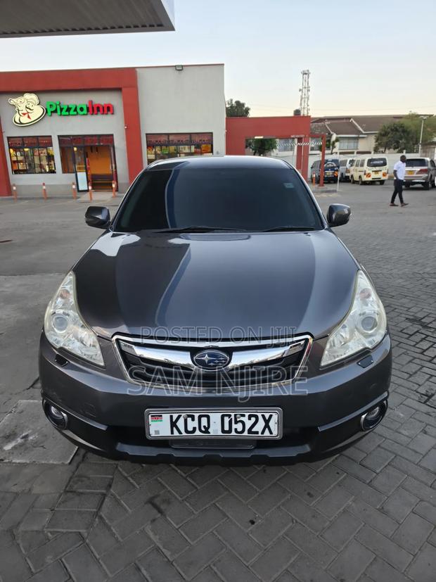 Subaru Outback 2.5i Limited 2011 Black