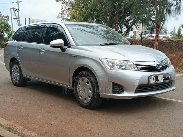 Toyota Corolla Fielder 2016 Silver