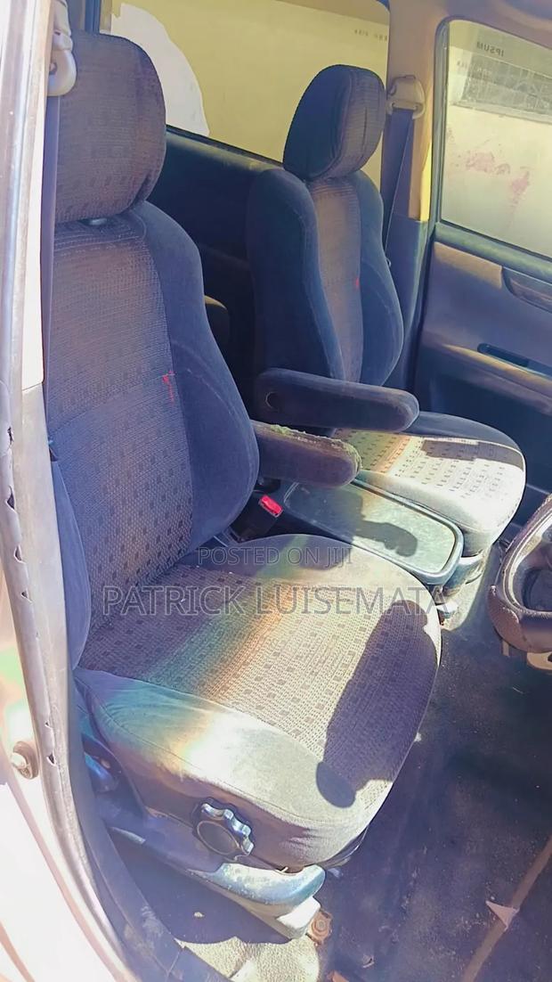Toyota Ipsum 2003 Silver