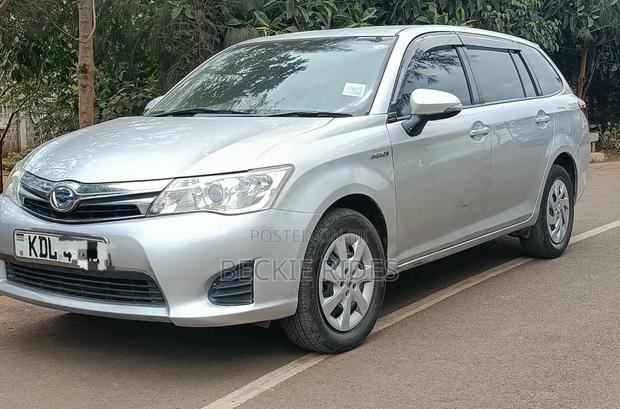 Toyota Corolla Fielder 2016 Silver