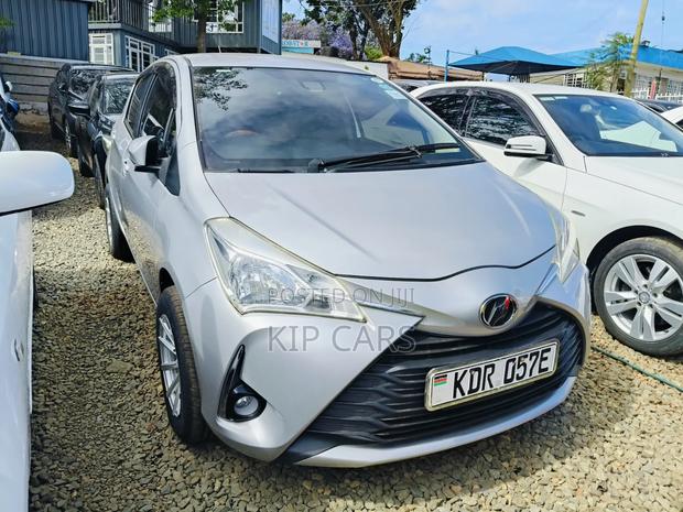 Toyota Vitz 1.3 FWD 5dr 2017 Silver