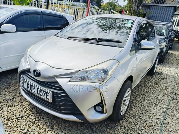 Toyota Vitz 1.3 FWD 5dr 2017 Silver