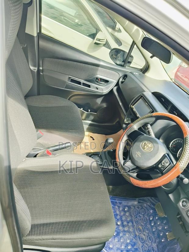 Toyota Vitz 1.3 FWD 5dr 2017 Silver