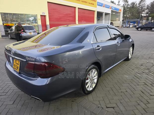 Toyota Crown 2009 Gray