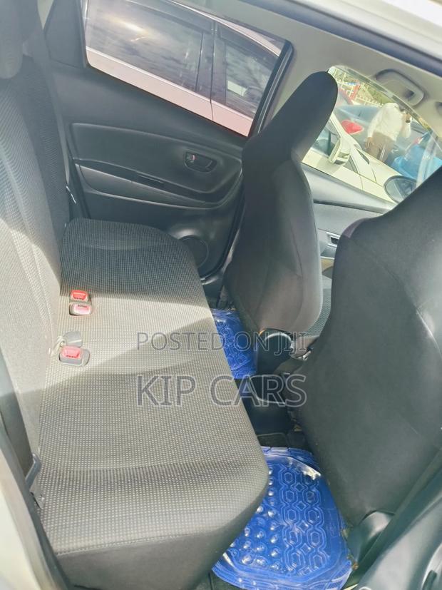 Toyota Vitz 1.3 FWD 5dr 2017 Silver