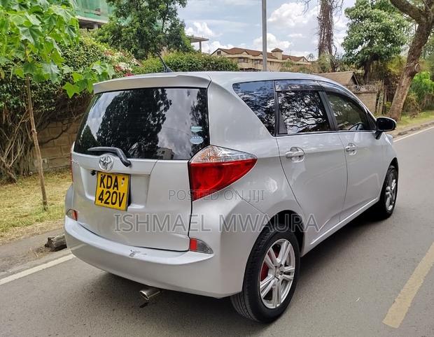 Toyota Ractis 1.5 FWD 2014 Silver