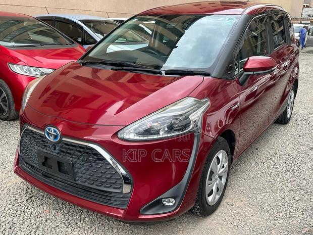 Toyota Sienta 1.5 Hybrid FWD 2019 Burgundy