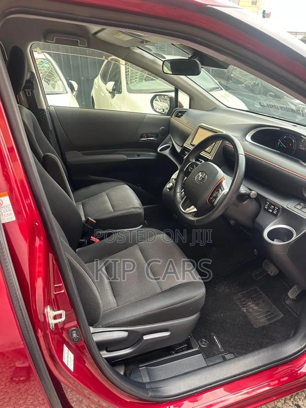 Toyota Sienta 1.5 Hybrid FWD 2019 Burgundy