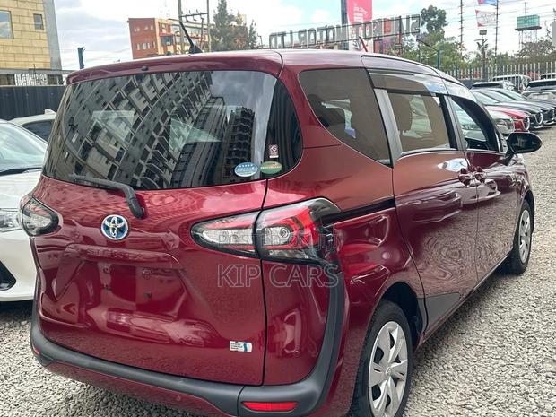 Toyota Sienta 1.5 Hybrid FWD 2019 Burgundy