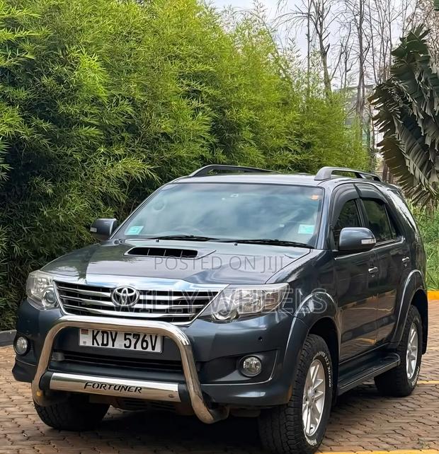 Toyota Fortuner 2.5 D AWD 2013 Gray