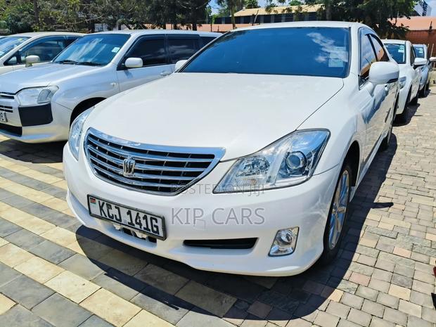 Toyota Crown 2010 White