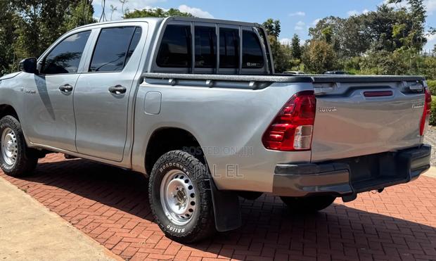 Toyota Hilux 2019 Silver