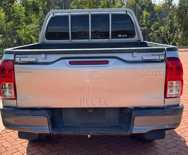 Toyota Hilux 2019 Silver
