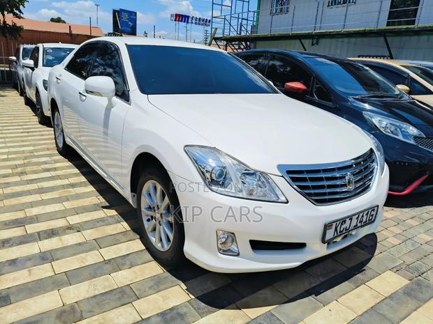 Toyota Crown 2010 White