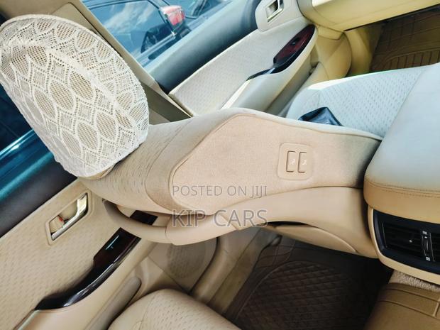 Toyota Crown 2010 White