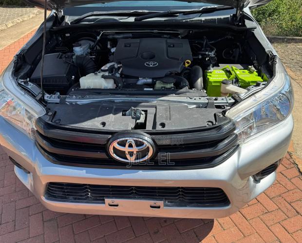 Toyota Hilux 2019 Silver