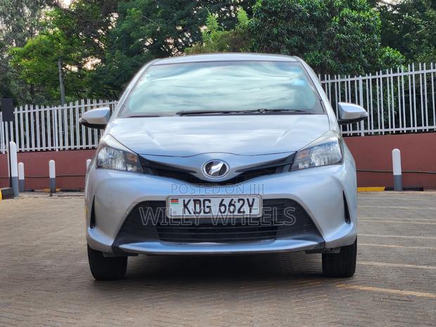 Toyota Vitz 1.3 FWD 5dr 2015 Silver