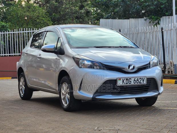 Toyota Vitz 1.3 FWD 5dr 2015 Silver