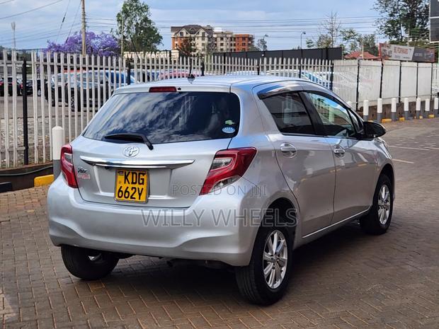 Toyota Vitz 1.3 FWD 5dr 2015 Silver