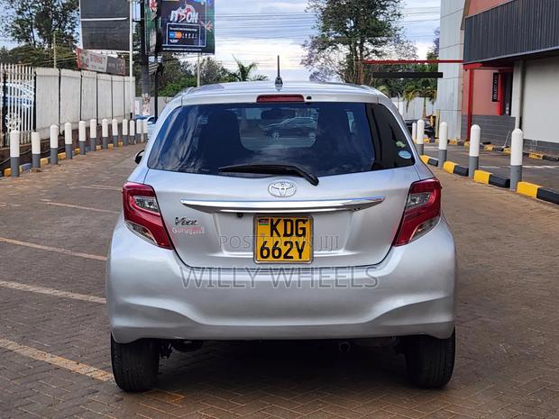 Toyota Vitz 1.3 FWD 5dr 2015 Silver