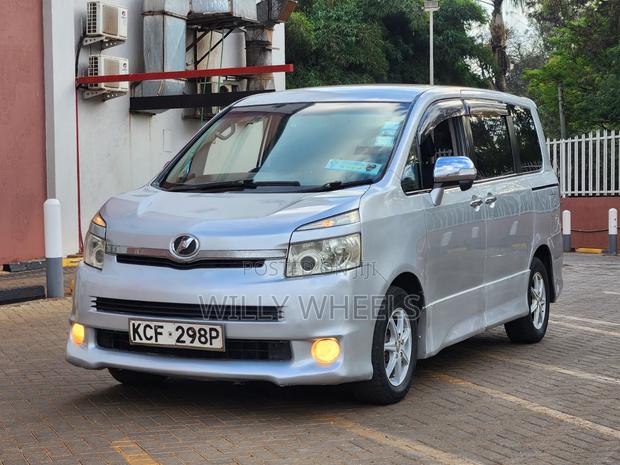 Toyota Voxy V 2WD 8-Seater 2008 Silver