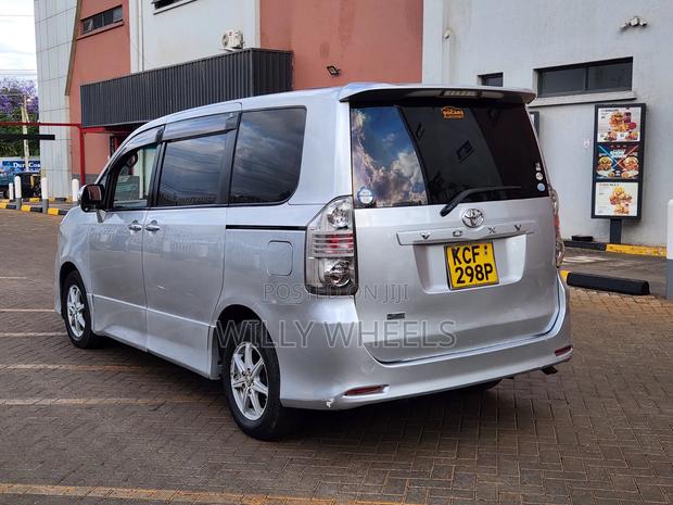 Toyota Voxy V 2WD 8-Seater 2008 Silver