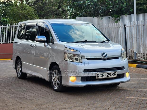 Toyota Voxy V 2WD 8-Seater 2008 Silver