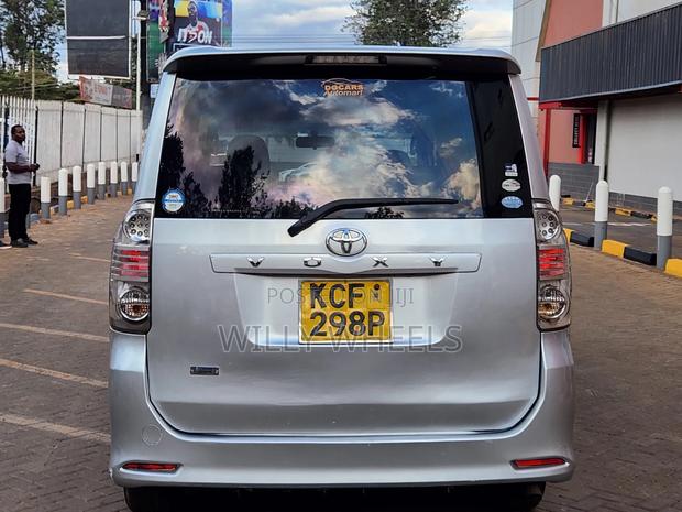 Toyota Voxy V 2WD 8-Seater 2008 Silver