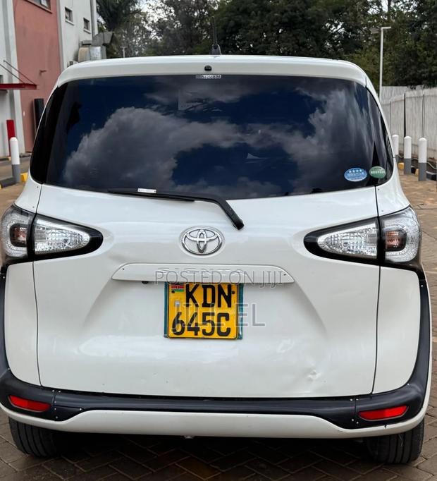 Toyota Sienta 2016 White