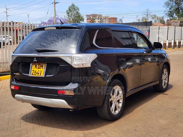Mitsubishi Outlander ES 4dr SUV (2.4L 4cyl CVT) 2015 Black