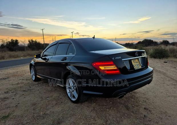 Mercedes-Benz C200 2013 Black