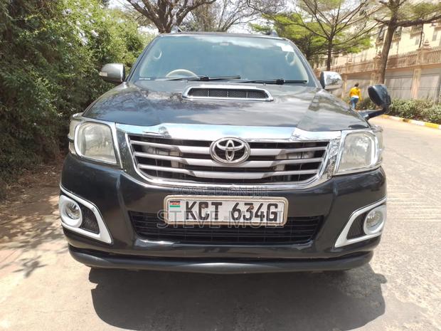 Toyota Hilux 2012 Matt Black