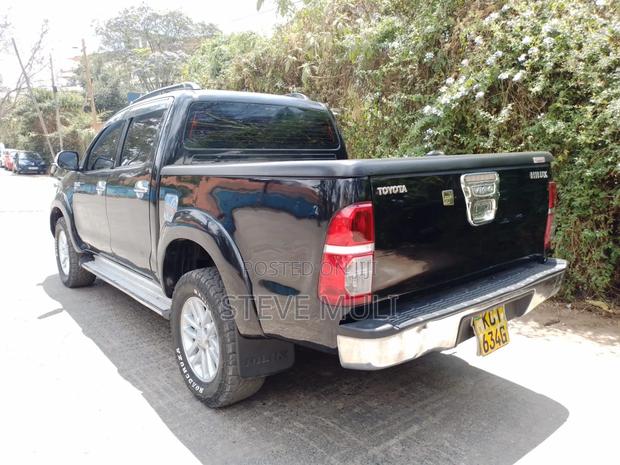 Toyota Hilux 2012 Matt Black