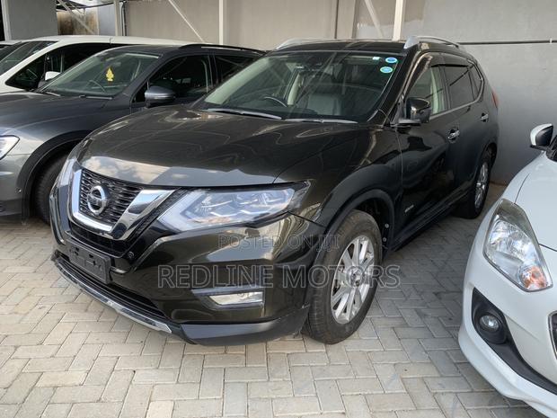 Nissan X-Trail 2.0 Petrol FWD 2019 Green