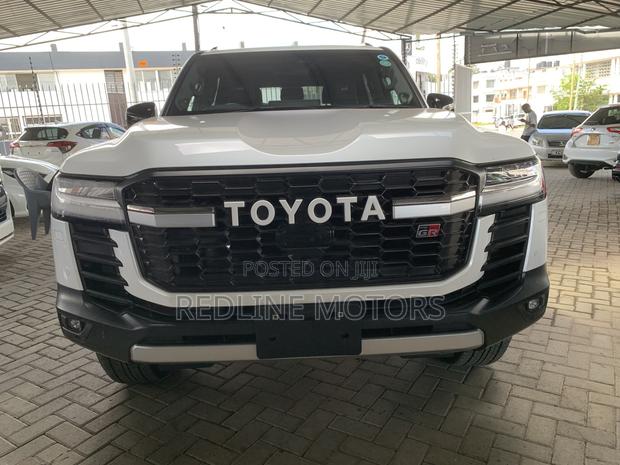 Toyota Land Cruiser 3.3 DT 2022 Pearl