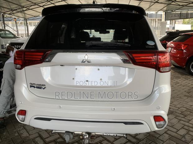 Mitsubishi Outlander 2.0 PHEV AWD 2019 Pearl