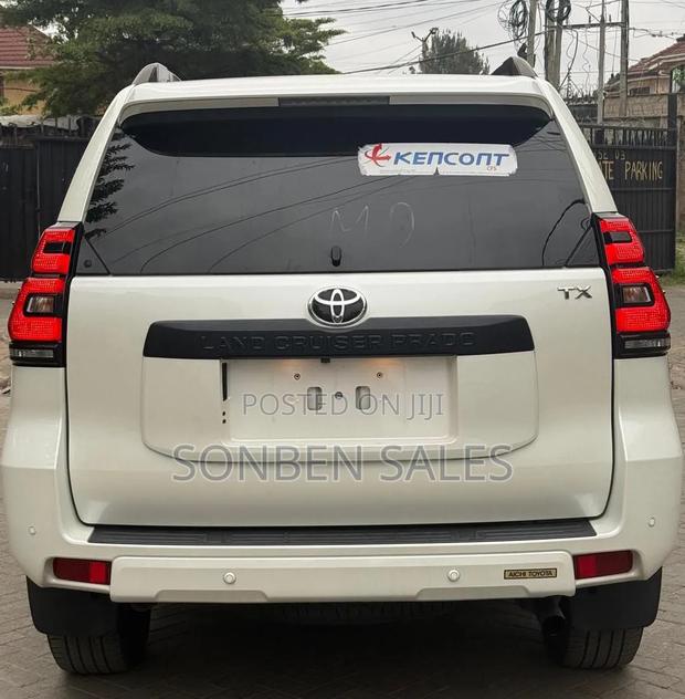 Toyota Land Cruiser Prado 2.7 2022 White