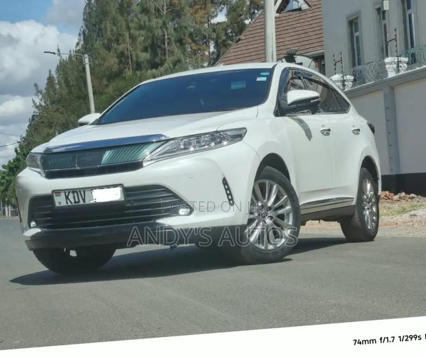 Toyota Harrier 2.0 2018 White