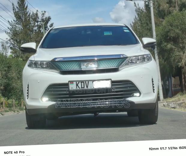 Toyota Harrier 2.0 2018 White