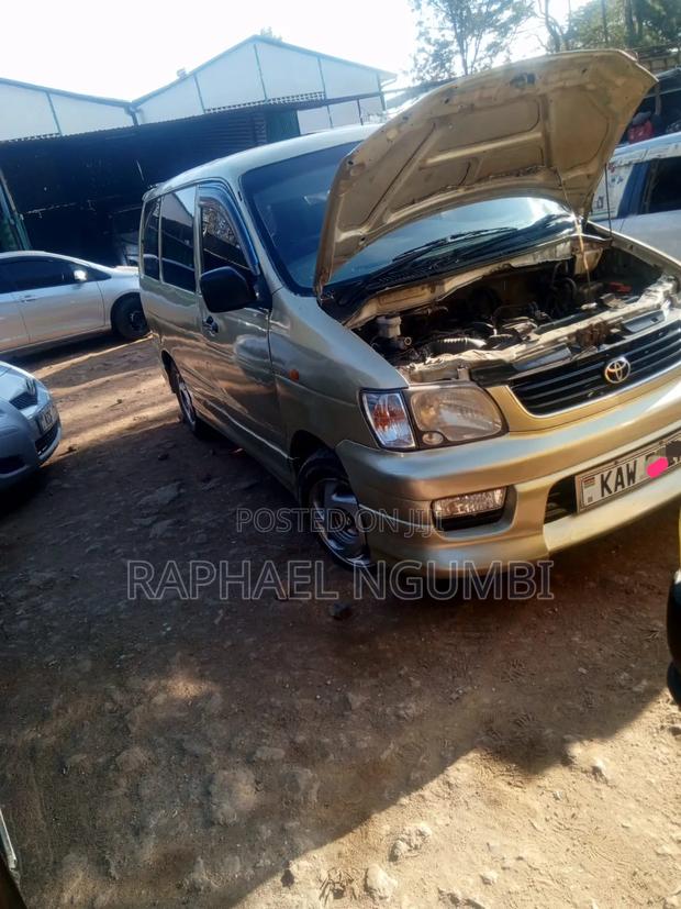 Toyota Noah 2001 Beige