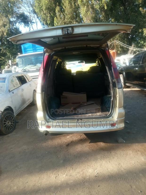 Toyota Noah 2001 Beige