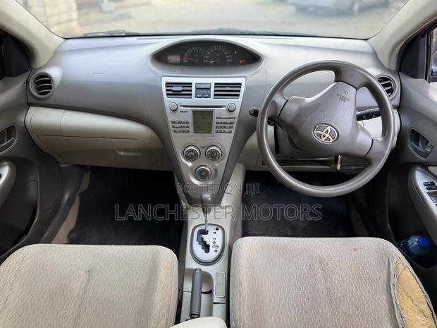 Toyota Belta 2009 Red