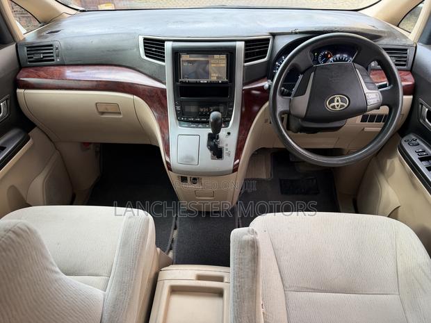 Toyota Alphard 2009 Silver