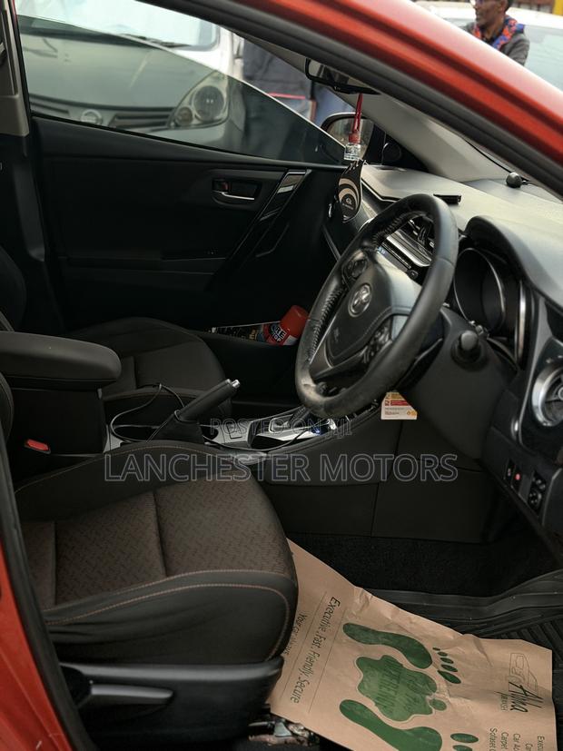 Toyota Auris 2015 Orange