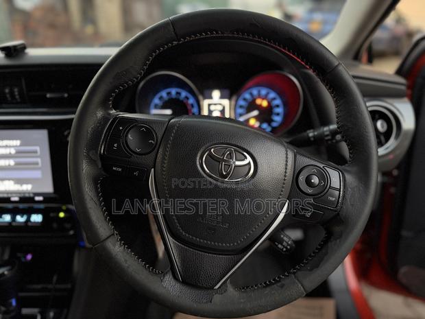 Toyota Auris 2015 Orange